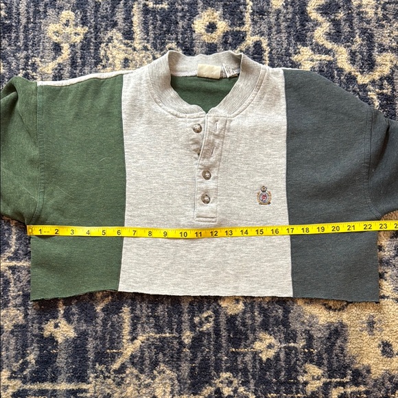 Colorblock Cropped Henley Sweatshirt - Picture 5 of 6